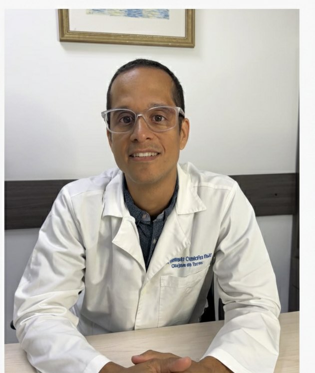 Dr. Willfredy Castaño Ruiz, Thoracic Surgeon