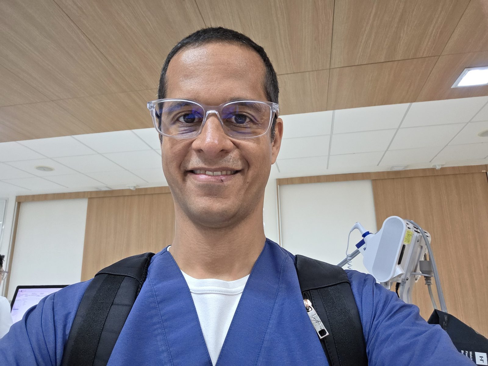 Dr. Castaño en quirófano